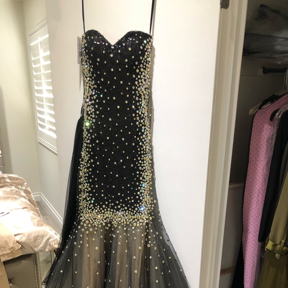 Dress - Picture 2 of 8